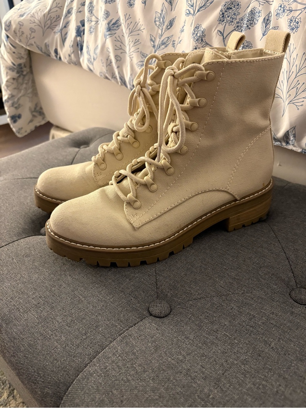 Cream Canvas Lace-Up Combat Boots -size 9